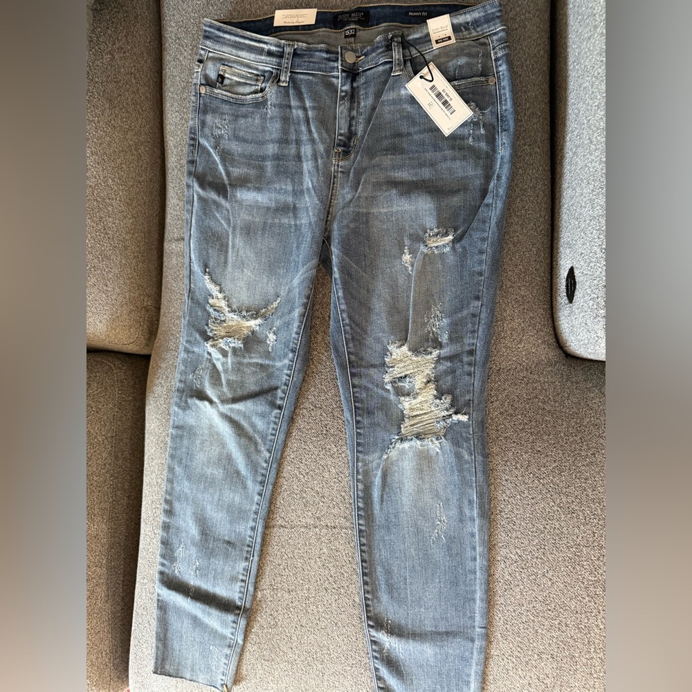 Judy Blue Distressed Skinny Jeans in Light Blue